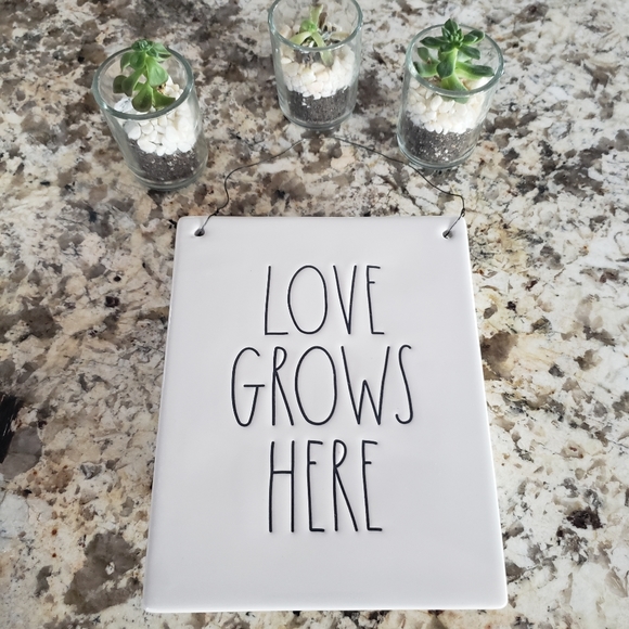 Rae Dunn “Love Grows Here” Wall Hanging FARMHOUSE - Picture 4 of 5